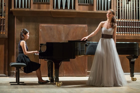 piano player